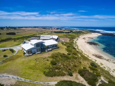 Wytonia Beachfront Accommodation Hotels near Fiddler's Green