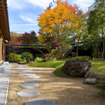 Sui Suwako Отели рядом с достопримечательностью «Onsenji Temple»