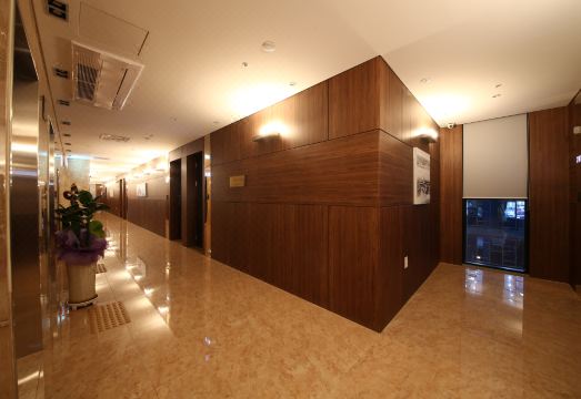 호텔 로비 및 주차시설