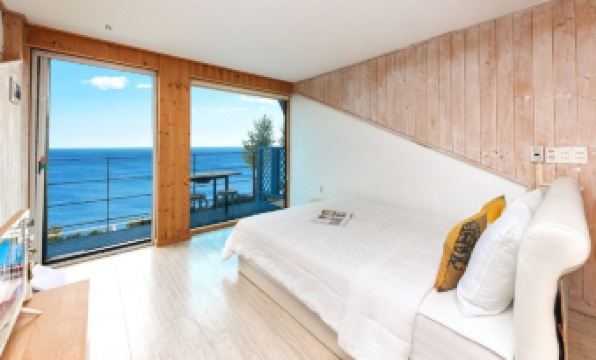 2. 산토리니앤..