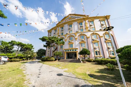 Gongju White Castle Отели в г. Конджу