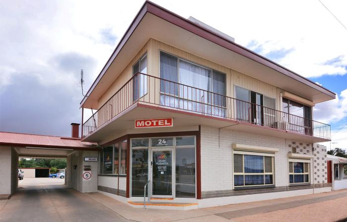 Motel Poinsettia