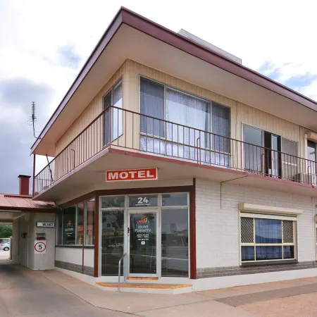 Motel Poinsettia