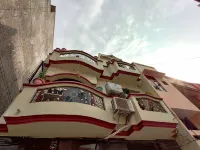 Vrinda Apartments | Rooms & Caretaker  호텔