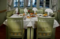 Brij Villa, Dalhousie - A Colonial Luxury Retreat - Frühstück