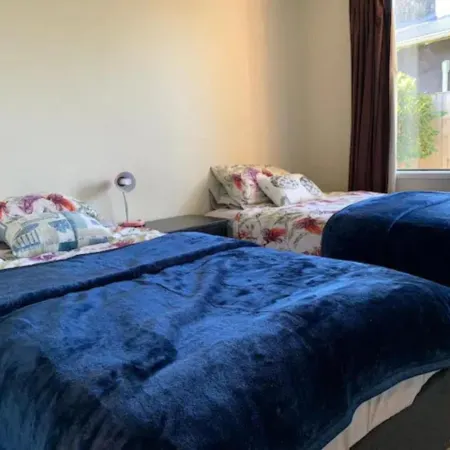 Cheerful 2 Bedroom home in Hamilton Central