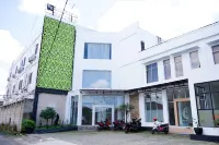 Urbanview Hotel Ratu Elok Syariah Banjarbaru by RedDoorz Hotel dekat Air Terjun Janda Beranak Tiga Desa Kiram