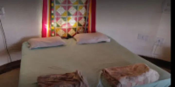 Hotel Narayan Sarovar - Salle Non AC 4 Chambres