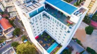 Onomo Hotel Dar es Salaam - Pools