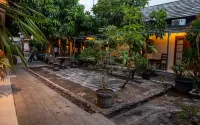 Jatianyar Residence Hotels near Sidakarya