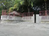 Felipa Beach and Guesthouse - Newly Renovated Airconditioned Guest Rooms
