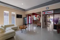 RedDoorz Near Bojonegoro Train Station