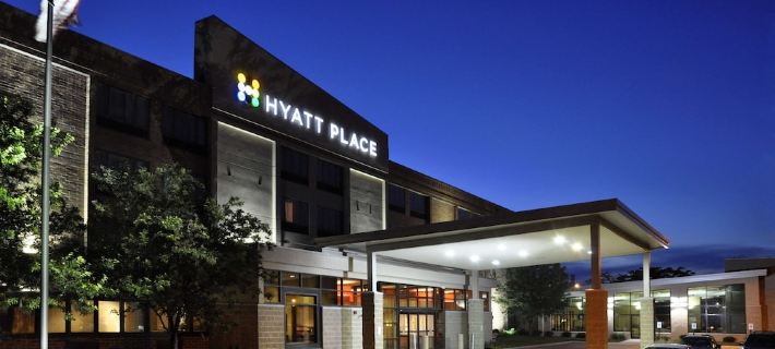 Comfort Suites Milwaukee West Hotels in Milwaukee