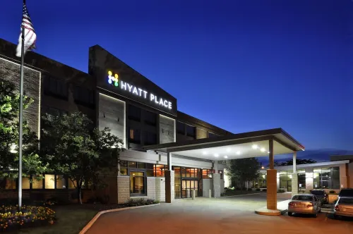 Comfort Suites Milwaukee West - Pet friendly