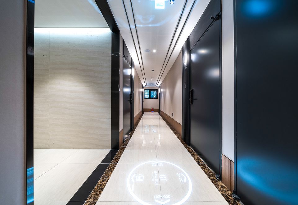 2. 에이치에비뉴 화..