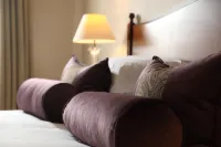Macdonald Compleat Angler - Pet friendly