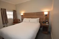 The Rugby Hotel Hotels in Crick