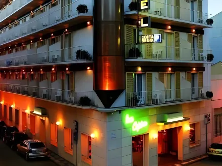 Hotel Costa Brava Отели в г. Бланес