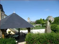 Logis Hôtel Rest. le Prieuré Hôtels à : Locronan