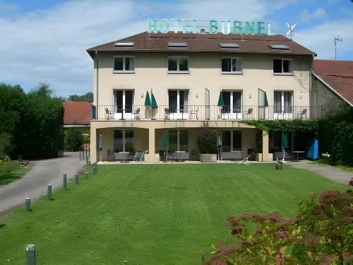 Logis Burnel Et la CLE des Champs Hotels in Remoncourt