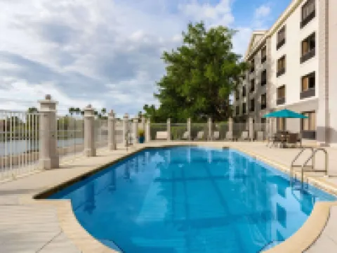 La Quinta Inn & Suites by Wyndham Bonita Springs Naples N. Hotels in Lee County