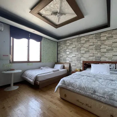 Jeongseon Daeseong Hotels near Auraji