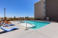 La Quinta Inn & Suites by Wyndham El Paso East Loop-375 - Pools