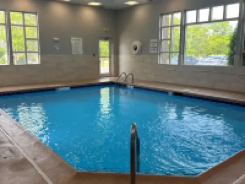 Holiday Inn Express & Suites CHICAGO-ALGONQUIN by IHG Hotels in Algonquin