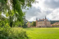 Domaine et Chateau de Valinches - Hotel & Restaurant Hotel a Savigneux