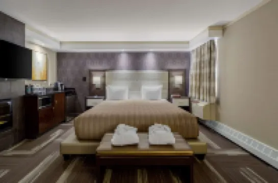 Best Western Premier Denham Inn  Suites