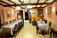 Logis Domaine du Prieuré Hotels in Poursay-Garnaud