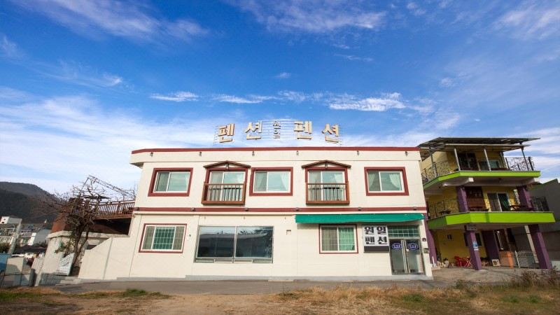 남해 원일펜션 실내 모습