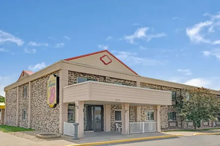 Super 8 by Wyndham McDonough GA