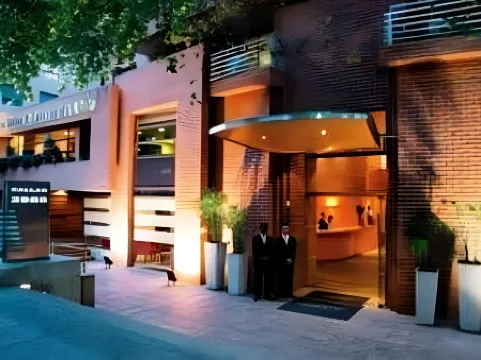 Suite Comfort Apartments by Time Hotel & Apartments Отели рядом с достопримечательностью «Парк Канино III»