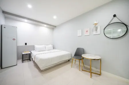 Jinju Hotel Chemi Отели в г. Чинджу