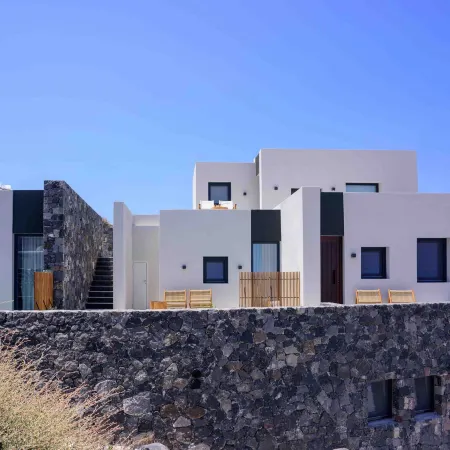 Ryolithos Suites Отели рядом с достопримечательностью «Пляж мыса Колумбо»