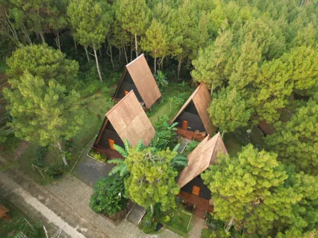 Saniskara Manunggal Lodge & Camp Отели в г. Tanjungsari