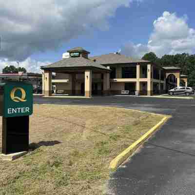 Quality Inn Hotel Exterior
