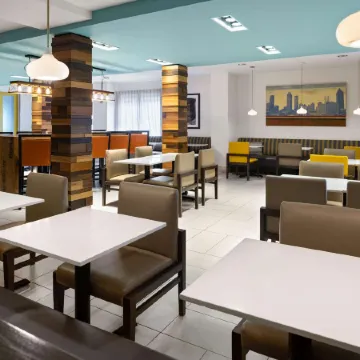 La Quinta Inn & Suites by Wyndham Atlanta Airport North