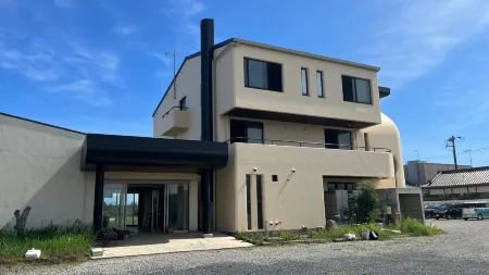 Luana Hasunuma Hotel&Cafe Отели рядом с достопримечательностью «Сирахата»