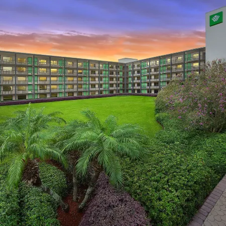 Wyndham Garden Lake Buena Vista Disney Springs® Resort Area Отели рядом с достопримечательностью «Grand Cypress Golf Club»
