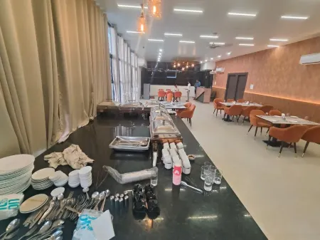 Hotel Vrindavan Palace Varanasi Отели в г. Манроли