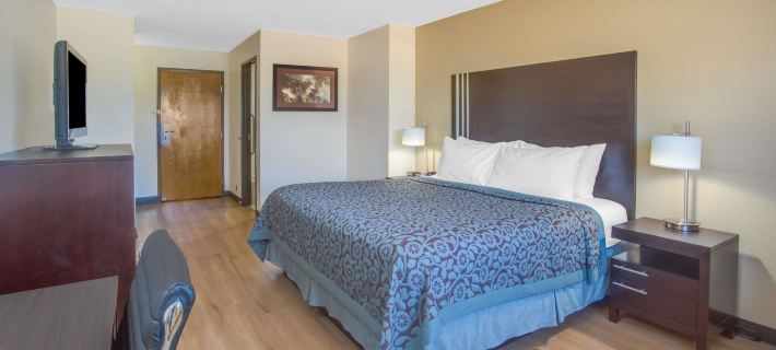 Days Inn by Wyndham le Roy/Bloomington Southeast Hotels in McLean County
