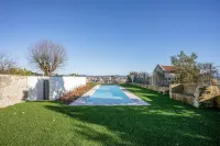 Liiiving in Porto - Haven Pool Apartment - Uima-altaat
