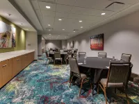 Fairfield Inn & Suites Birmingham Downtown Отели рядом с достопримечательностью «Научный Центр МакУэйн»