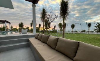 2 Villas Next Door- In Great Location - View Biển