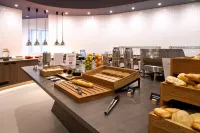 Hampton by Hilton Munich Airport South - breakfast