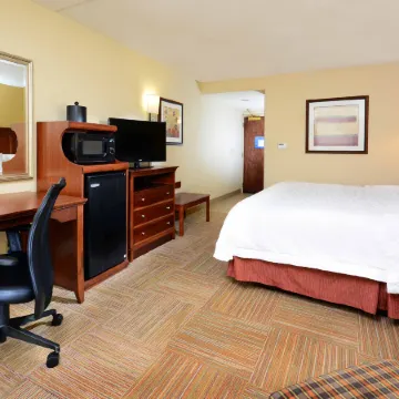 Hampton Inn Raleigh-Capital Blvd North Отели рядом с достопримечательностью «Торговый центр Triangle Town Center»