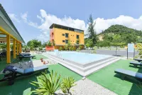 Mersing Pelangi Beach Resort Penyabong 호텔