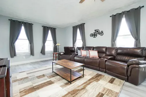 Penthouse Suite* 5-mins to Cedar Point